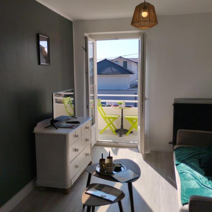 Appartement Verdoyant Au Bord Du Lac Leman Entre Evian Et Thonon Dans Une Villa Publier Esterno foto